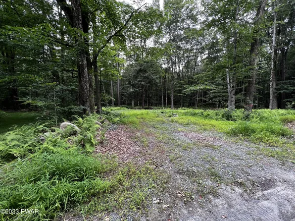 168 Maple Ln, Greentown, PA 18426