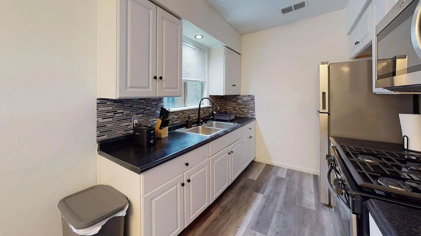 4 bed, 1.0 bath, 1170 sqft, $1,795 — Photo 4