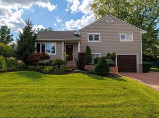 6 Pembroke Dr, Massapequa, NY 11758
