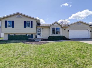 823 W Lexington Pkwy, Deforest, WI 53532