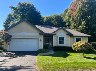 3364 Canterbury Ct, Saint Joseph, MI 49085