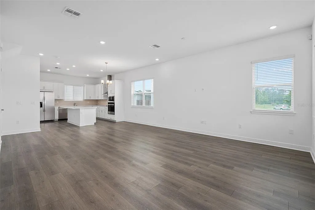 3 bed, 2.5 bath, 1767 sqft, $2,350 — Photo 2