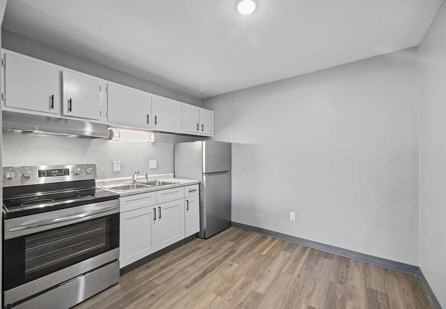 2 bed, 1.0 bath, $1,050 — Photo 4
