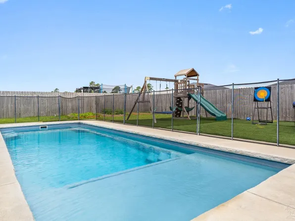 6268 Redberry Dr, Gulf Breeze, FL 32563