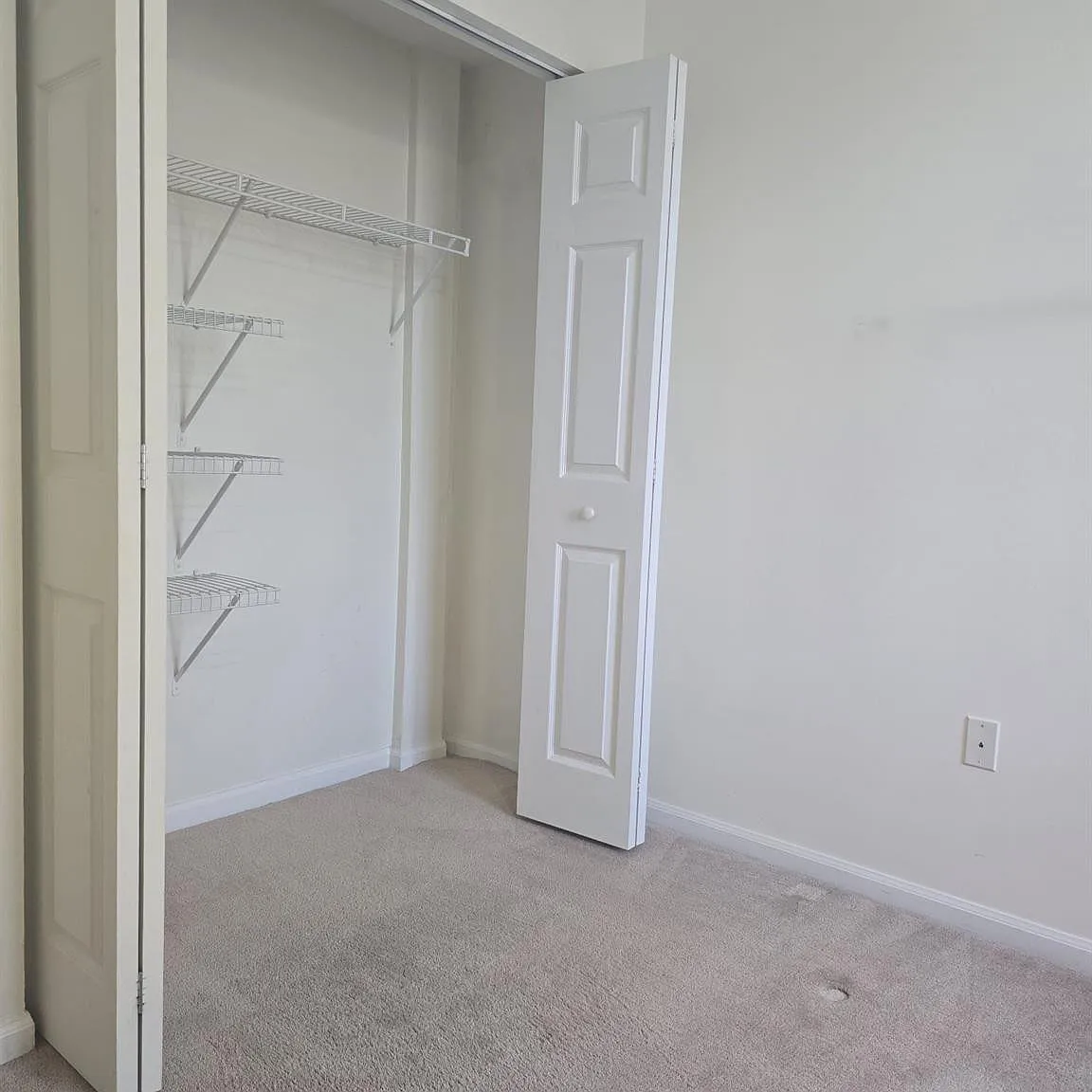 3 bed, 2.0 bath, 1137 sqft, $2,600 — Photo 3