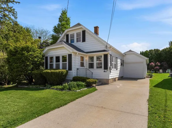 717 N University Avenue, Beaver Dam, WI 53916