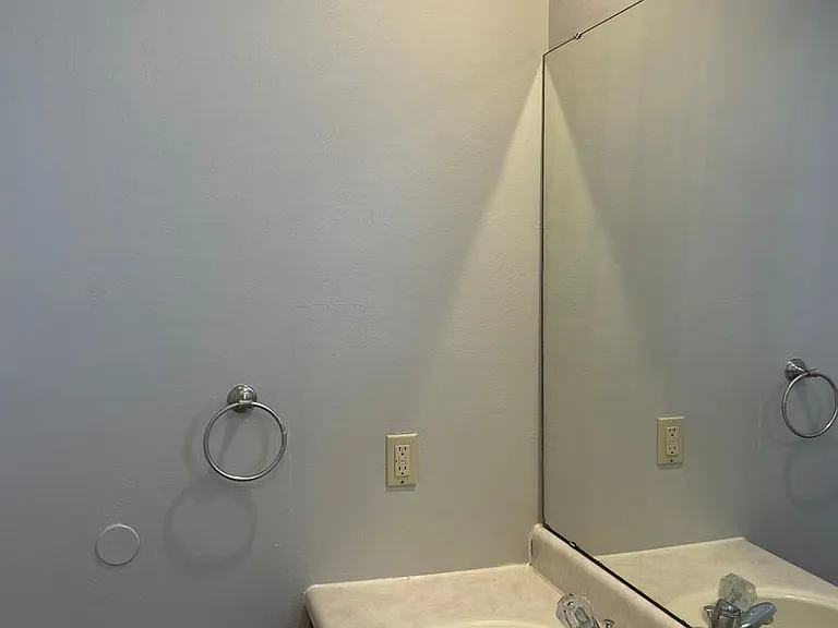 521 N Oak Grove Ave #B — Photo 19