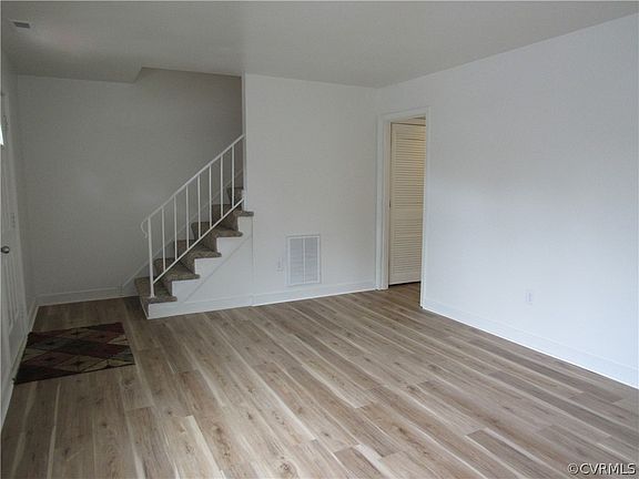 5th image of 3004 Waddington Dr
