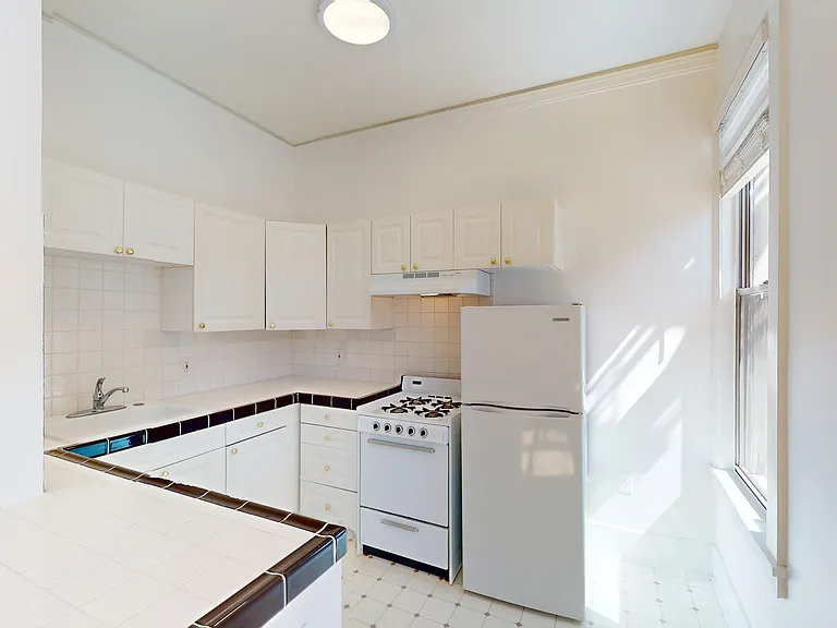 1408 California St #203 — Photo 4