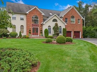 10 Breanne Ct, East Hanover, NJ 07936