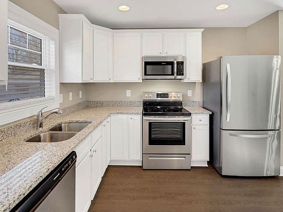 4th image of 295 Vance Dr NE