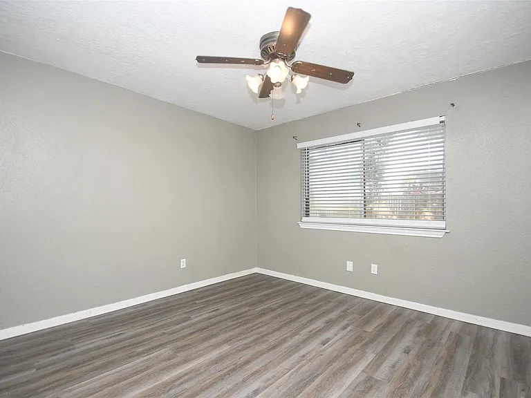 510 Chambly Dr — Photo 21