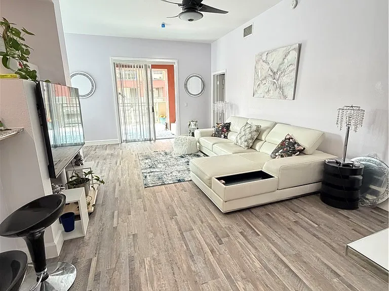 87 E Agate Ave #202 — Photo 6