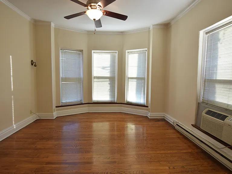 Greystone Court Apartments — Photo 13