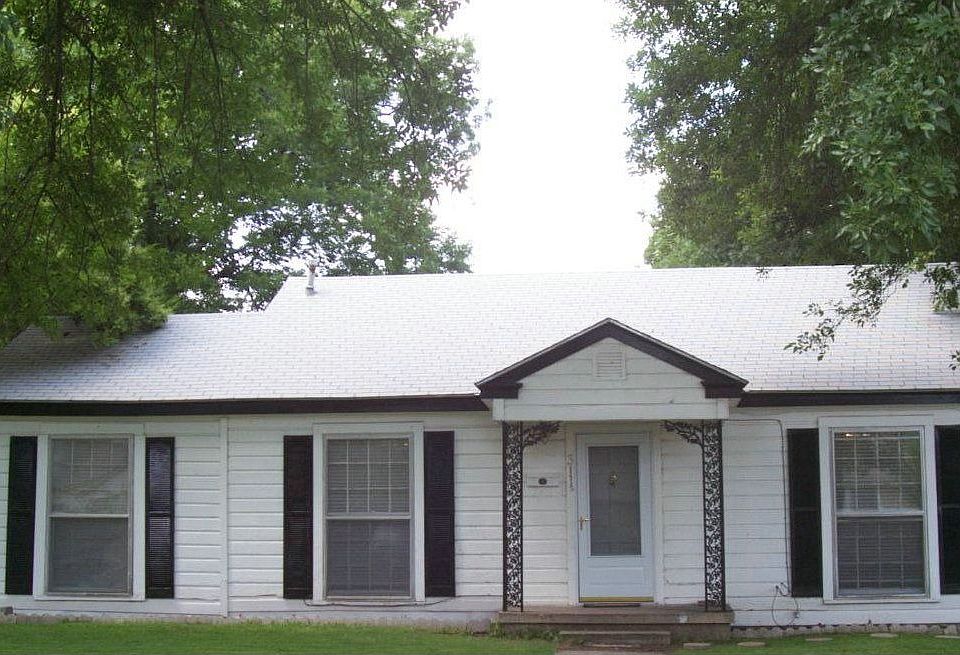 1st image of 311 W Ave E