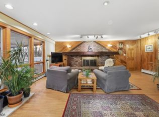 70 Walnut St, Oakland Boro, NJ 07436