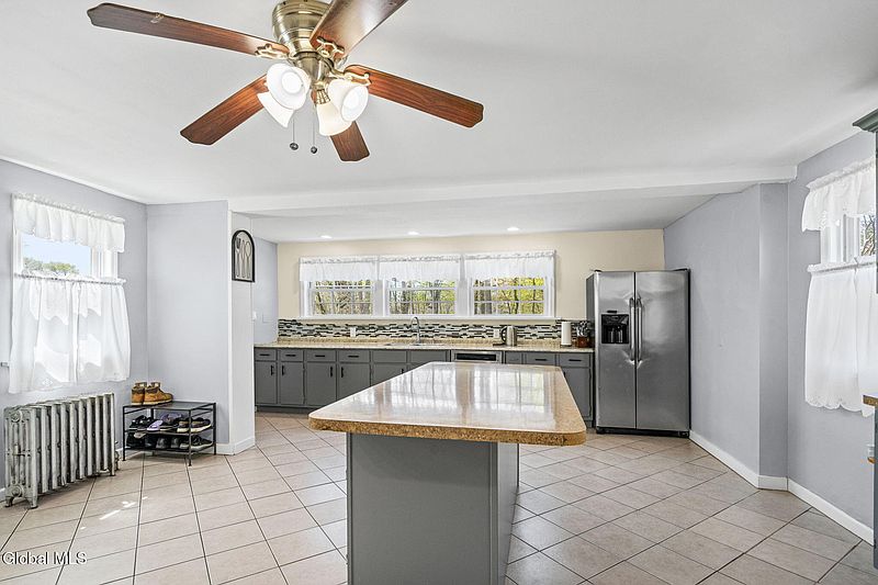 5th image of 1321 Helderberg Avenue