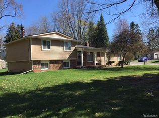 2576 Kathleen Dr, Brighton, MI 48114