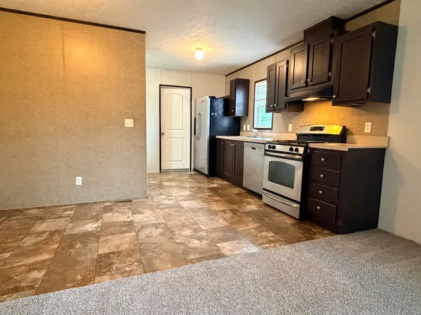 350 Pin Oak Dr #80, Coopersville, MI 49404