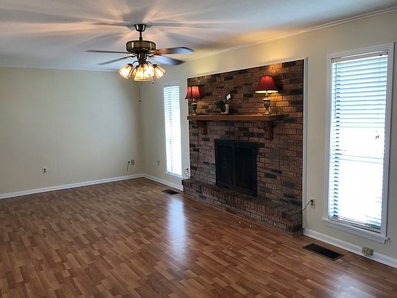 4th image of 454 Marilyn Dr