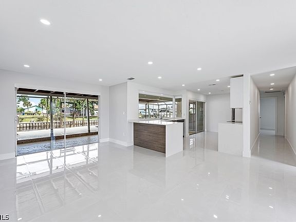 4th image of 1729 Cascade Way