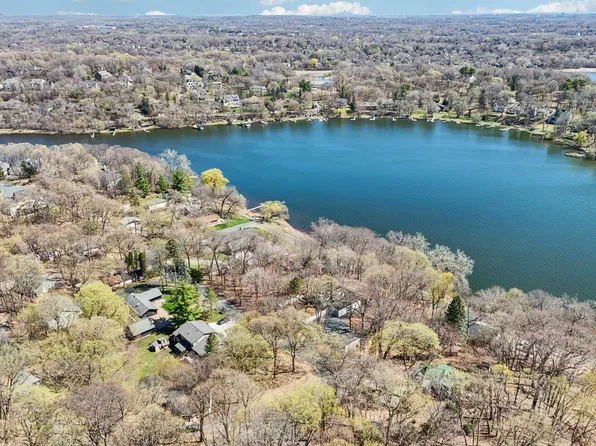 6679 Mohawk Dr, Chanhassen, MN 55317