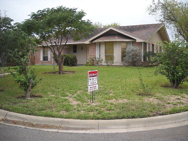 1st image of 802 E Cenizo St