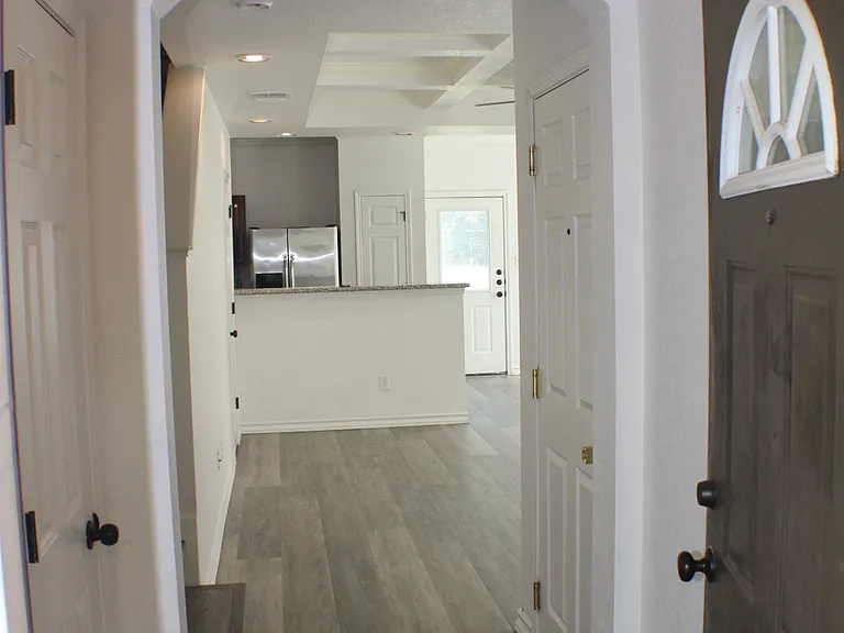 5022 Flipper Dr — Photo 2