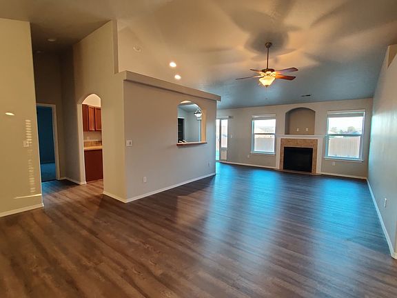 5th image of 2561 Hickory Ave