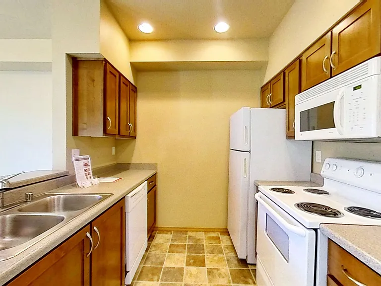 Mckenze Square Apartments — Photo 3