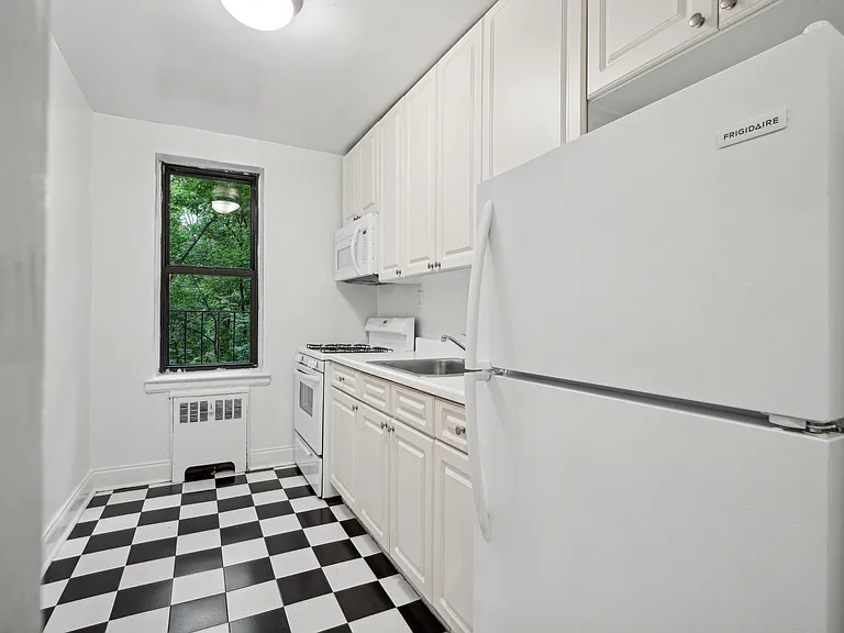 1983 Sedgwick Ave #5D — Photo 3