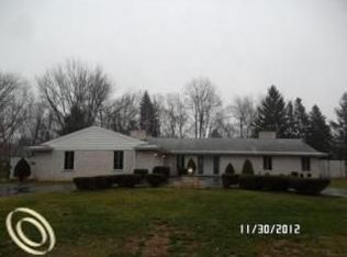 5198 Woodcliff Dr, Flint, MI 48504