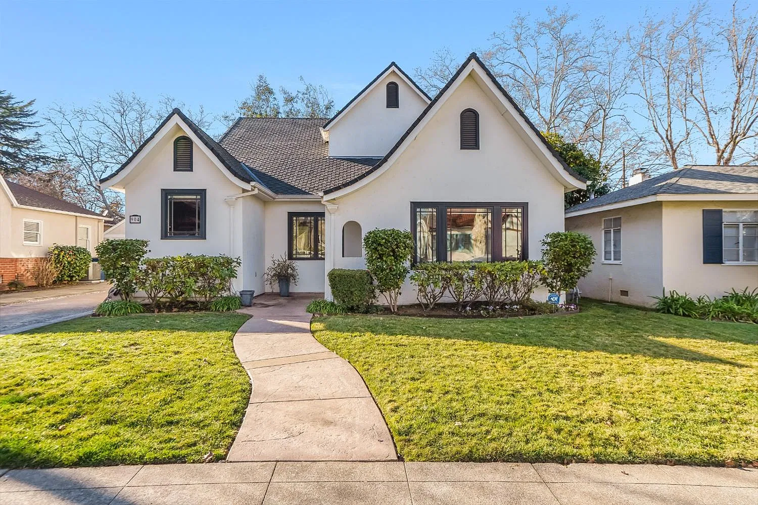 5 bed, 2365 sqft, $6,000 — Photo 3