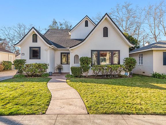 3rd image of 904 Sonoma Way