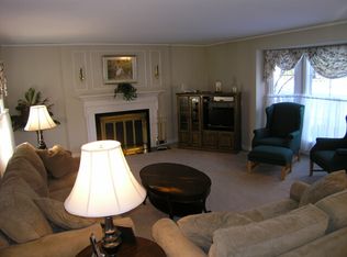 1118 Grayton St, Grosse Pointe Park, MI 48230