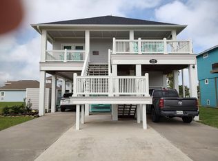 978 Sue Dr, Crystal Beach, TX 77650