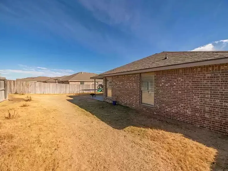 6911 Corral Dr — Photo 5