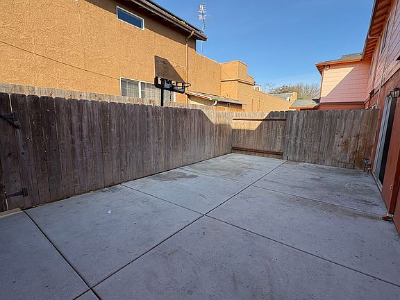 2nd image of 211 E St #3