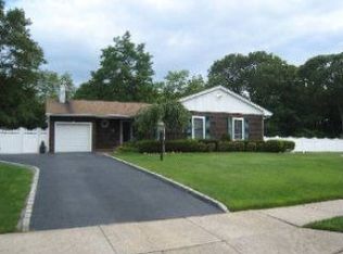 20 Rachels Way, Holbrook, NY 11741