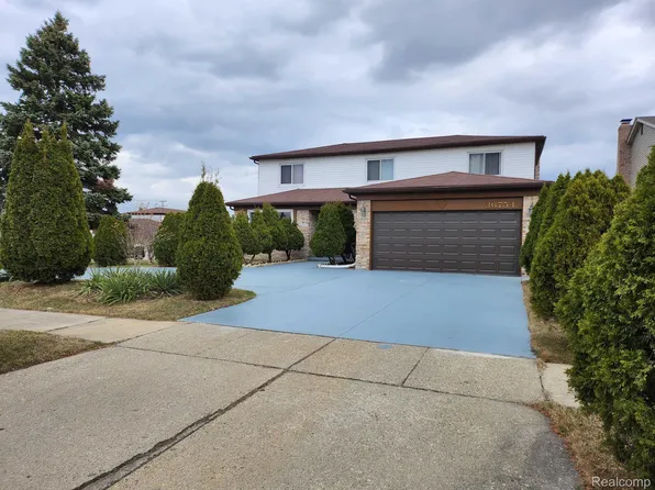 36754 Iroquois Dr, Sterling Heights, MI 48310
