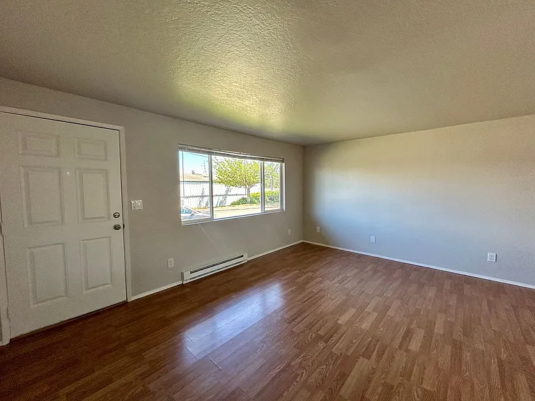 1422 Chestnut St. - 8 Unit — Photo 2