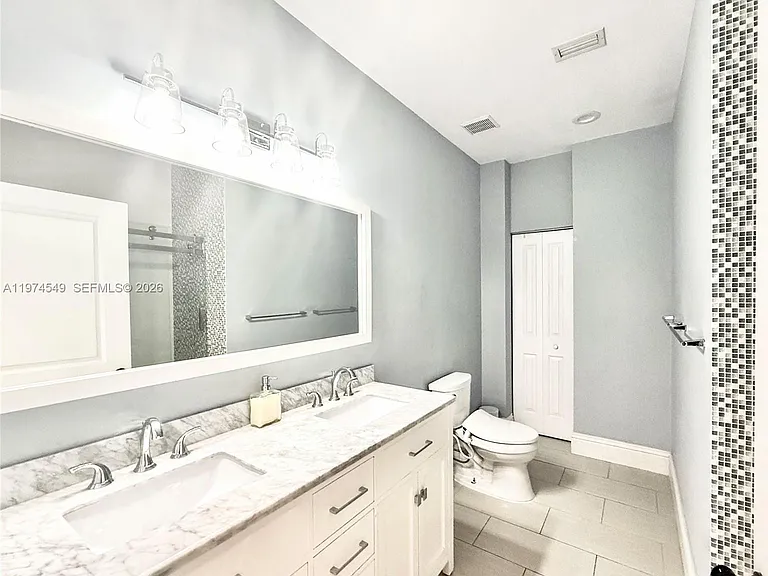 400 Alexandra Cir — Photo 69