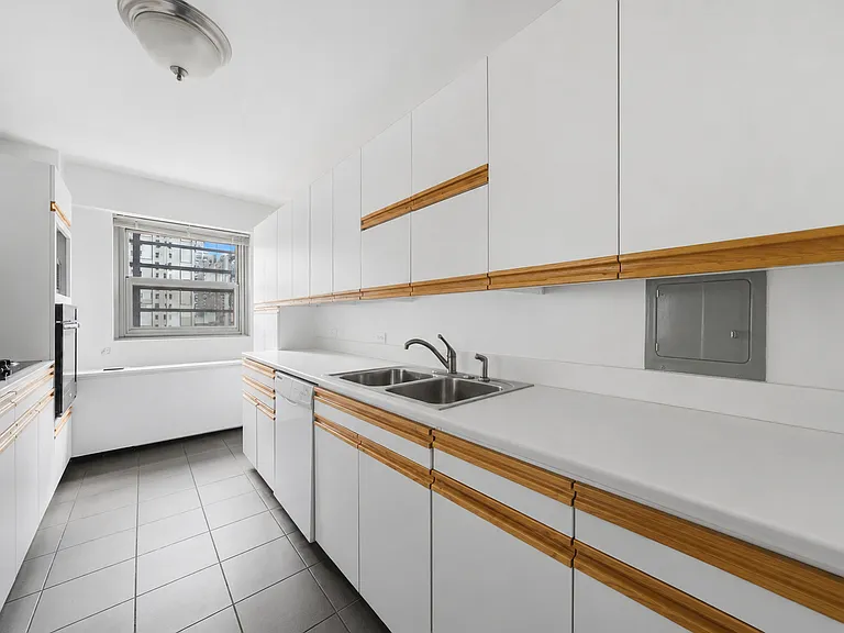 535 N Michigan Ave #1009 — Photo 7