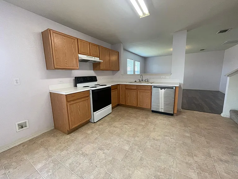 2801 Mockingbird St — Photo 10