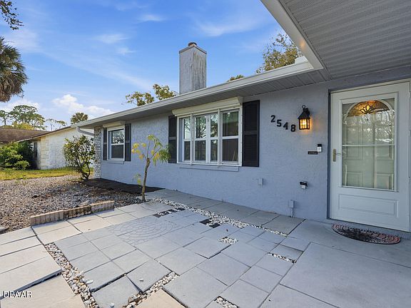 3rd image of 2548 Crestwood Ave