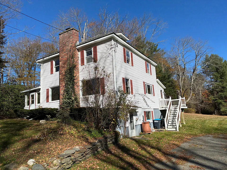 89 Church Ln