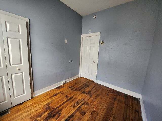 2nd image of 29 Reid St Unit 2