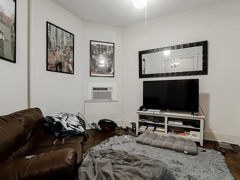 2531 N Burling St — Photo 5