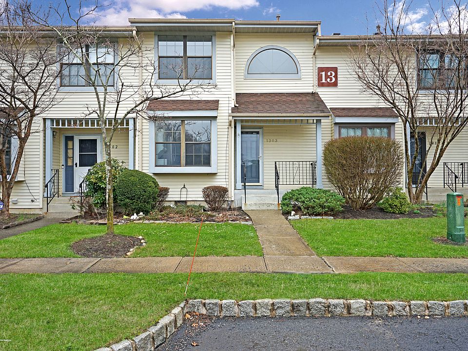 1st image of 1303 Arlington Dr