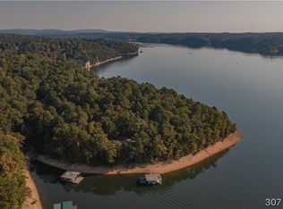 8869 Woods Rd, Bethel Heights, AR 72756